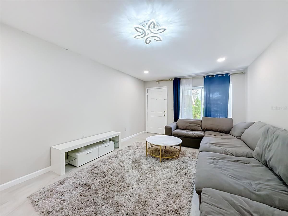 476 BANYON TREE CIRCLE — photo 7 of 24