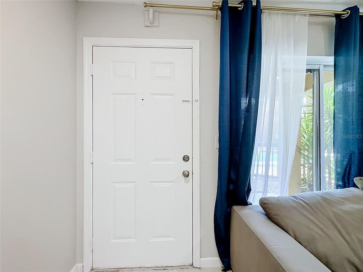 476 BANYON TREE CIRCLE — photo 4 of 24