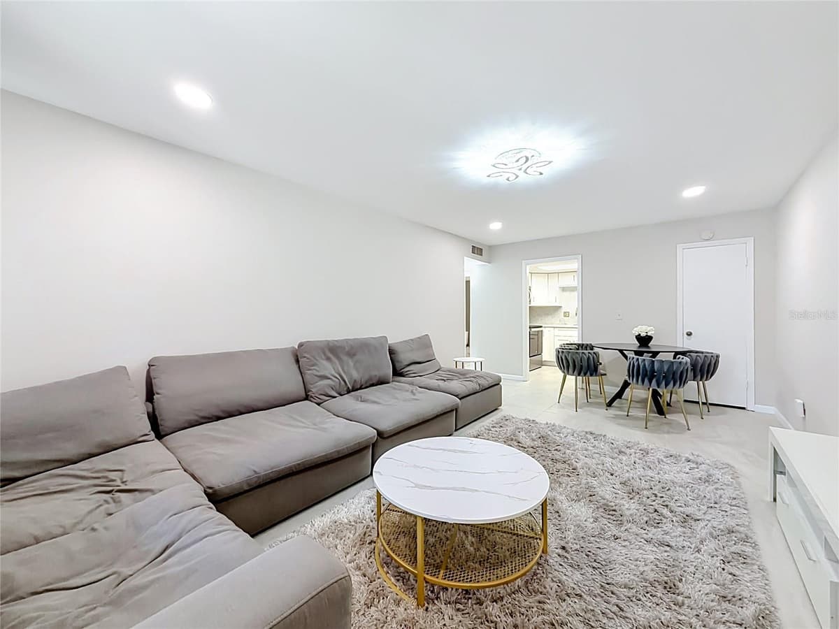 476 BANYON TREE CIRCLE — photo 5 of 24