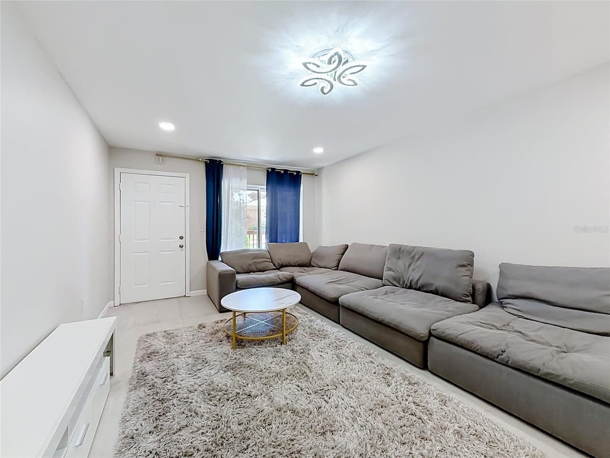 476 BANYON TREE CIRCLE — photo 6 of 24