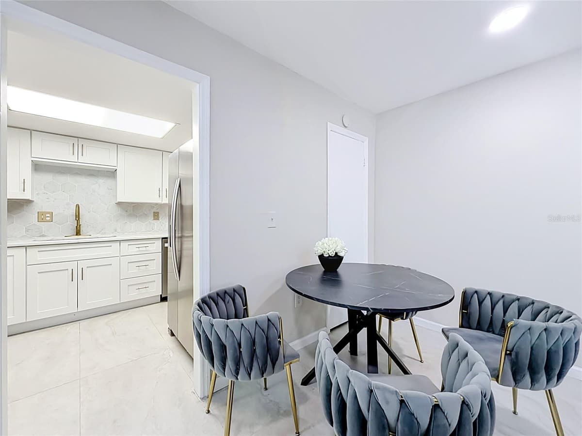 476 BANYON TREE CIRCLE — photo 8 of 24