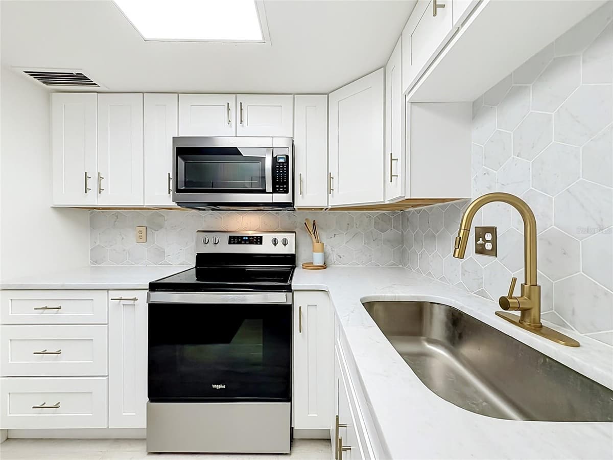 476 BANYON TREE CIRCLE — photo 15 of 24
