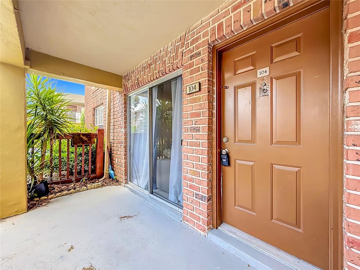 476 BANYON TREE CIRCLE — photo 2 of 24