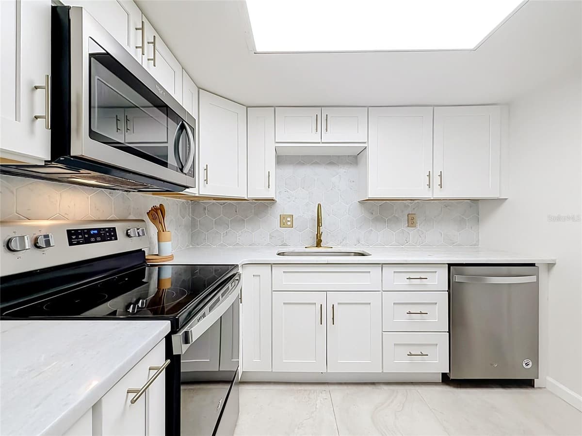 476 BANYON TREE CIRCLE — photo 12 of 24