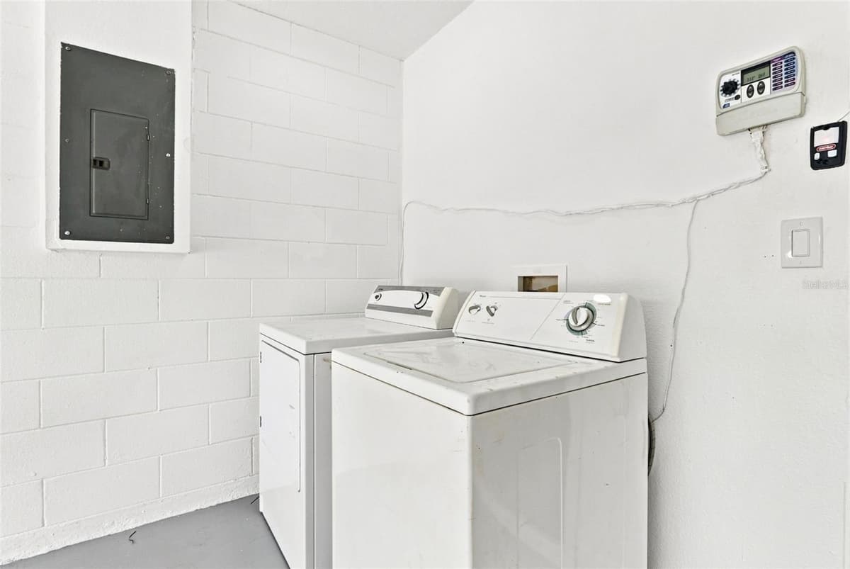 5207 DESMOND LANE — photo 31 of 48