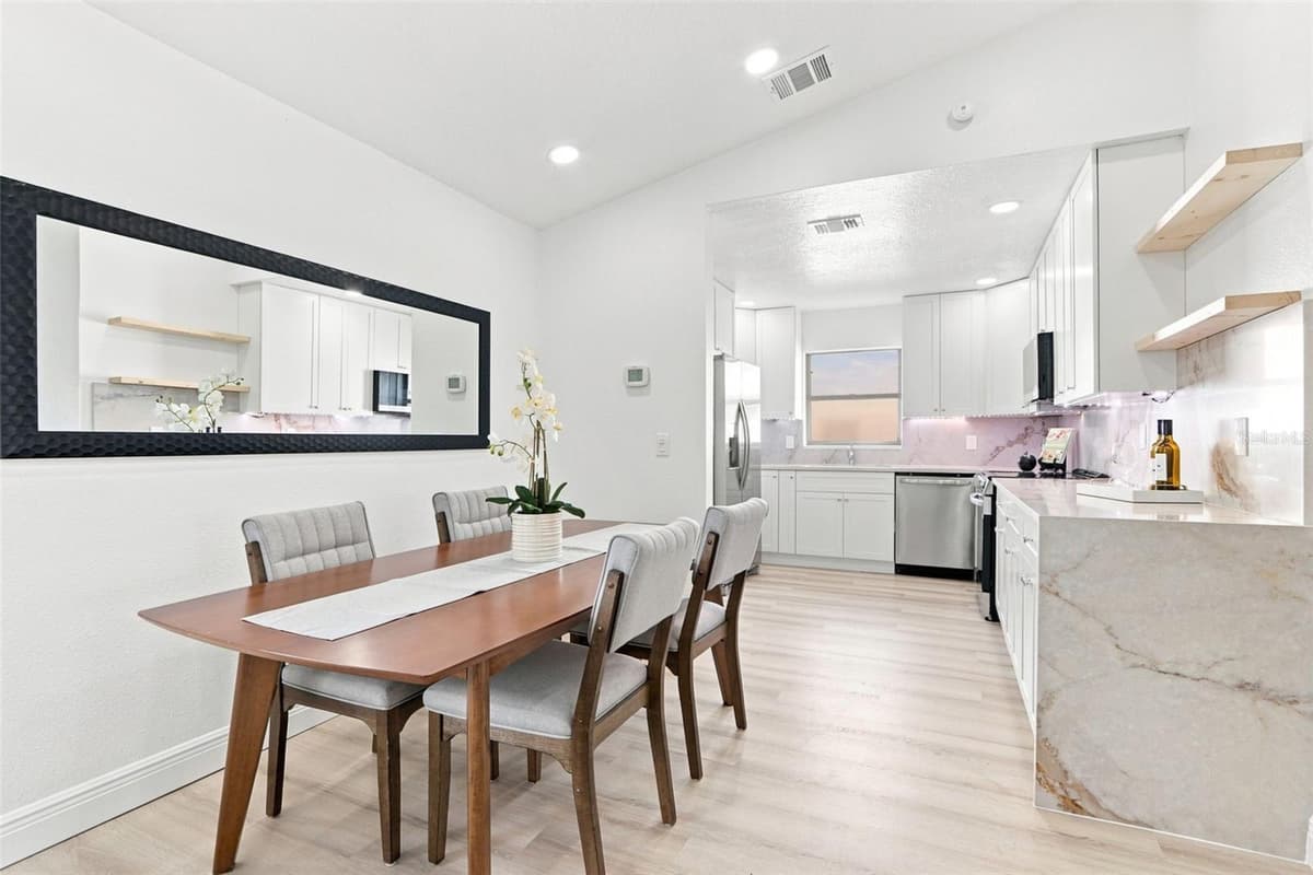 5207 DESMOND LANE — photo 10 of 48