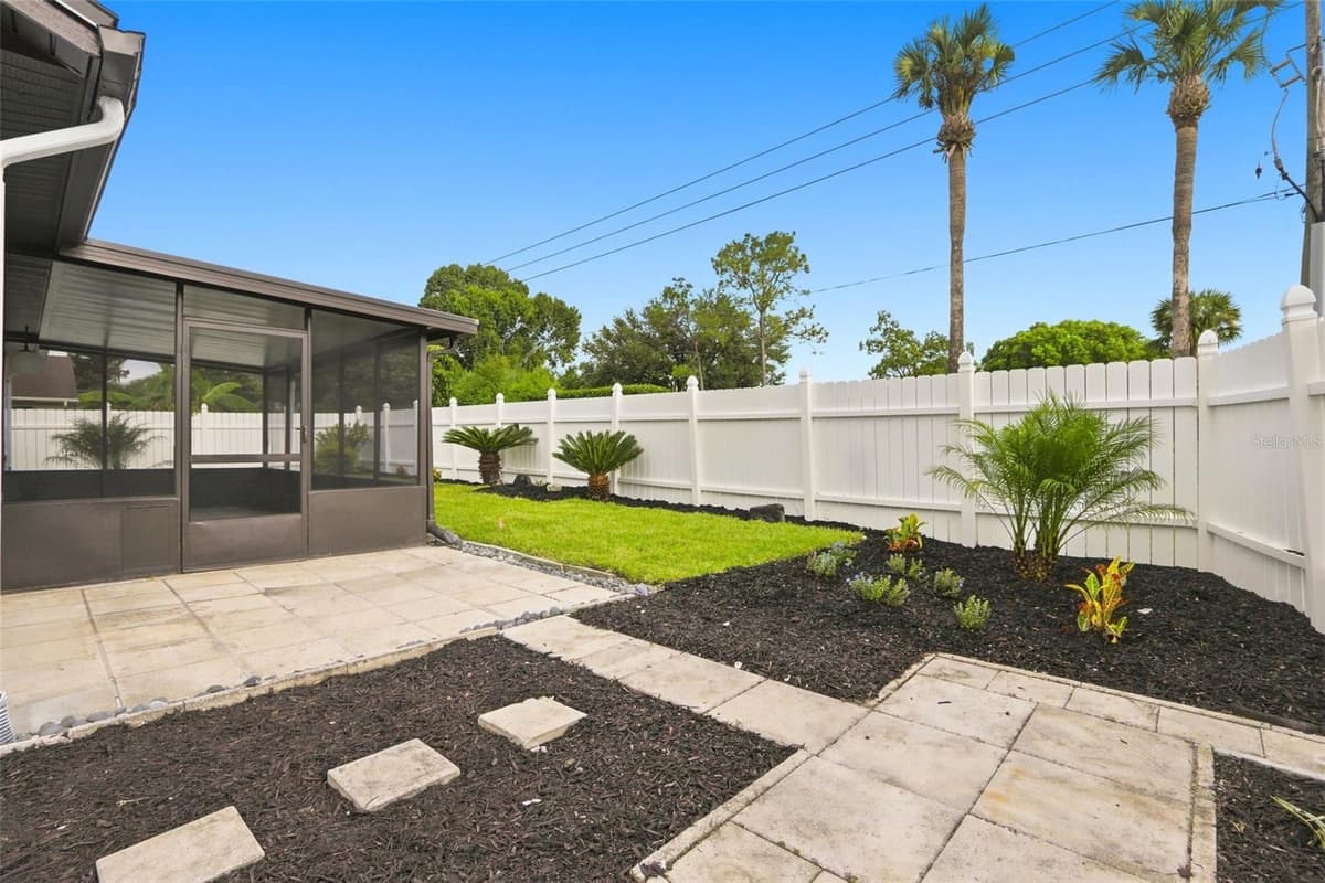 5207 DESMOND LANE — photo 32 of 48