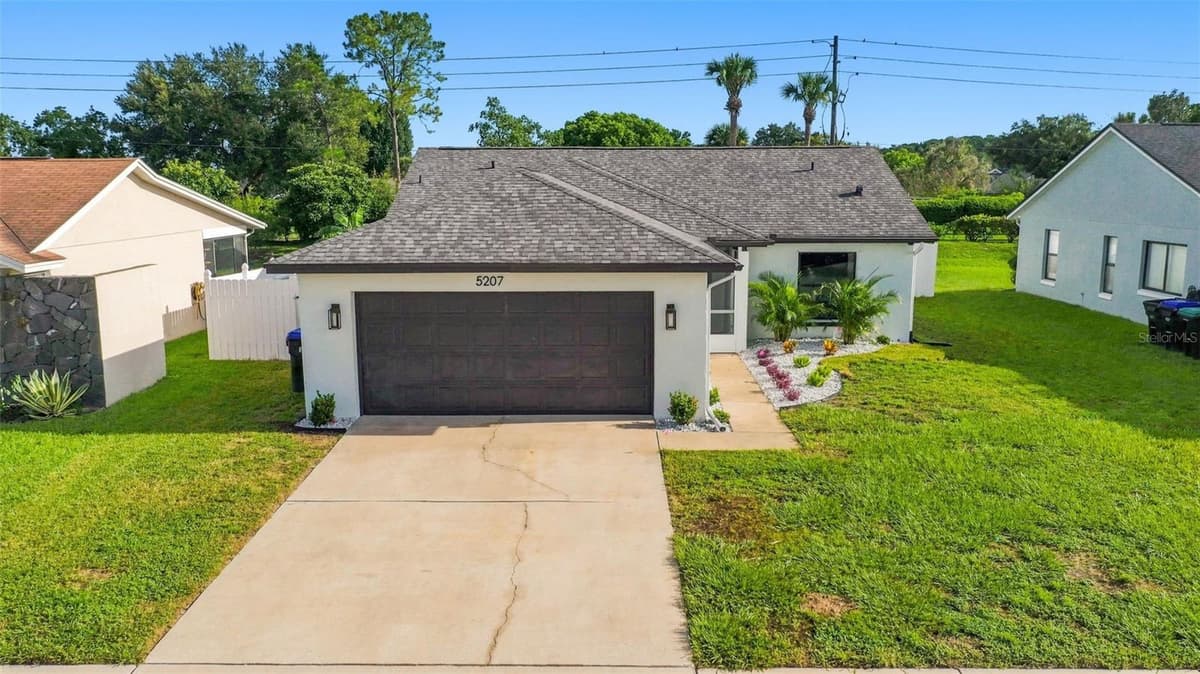 5207 DESMOND LANE — photo 3 of 48