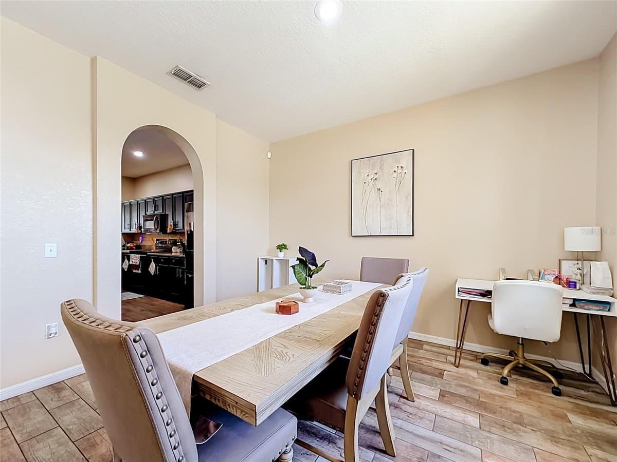 8230 WOODVINE CIRCLE — photo 13 of 55