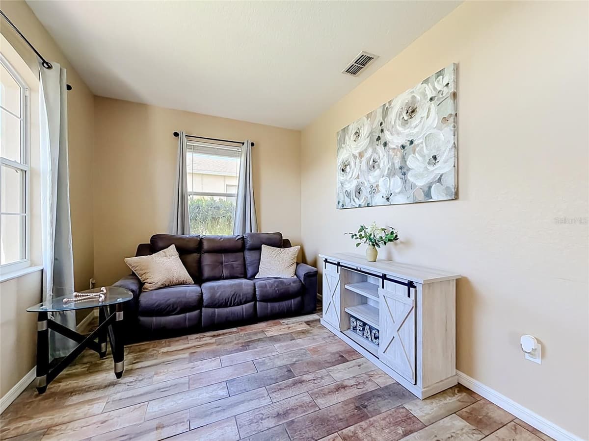 8230 WOODVINE CIRCLE — photo 6 of 55