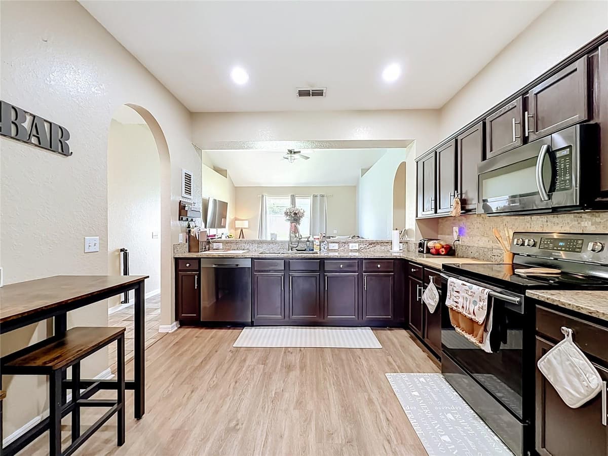 8230 WOODVINE CIRCLE — photo 17 of 55