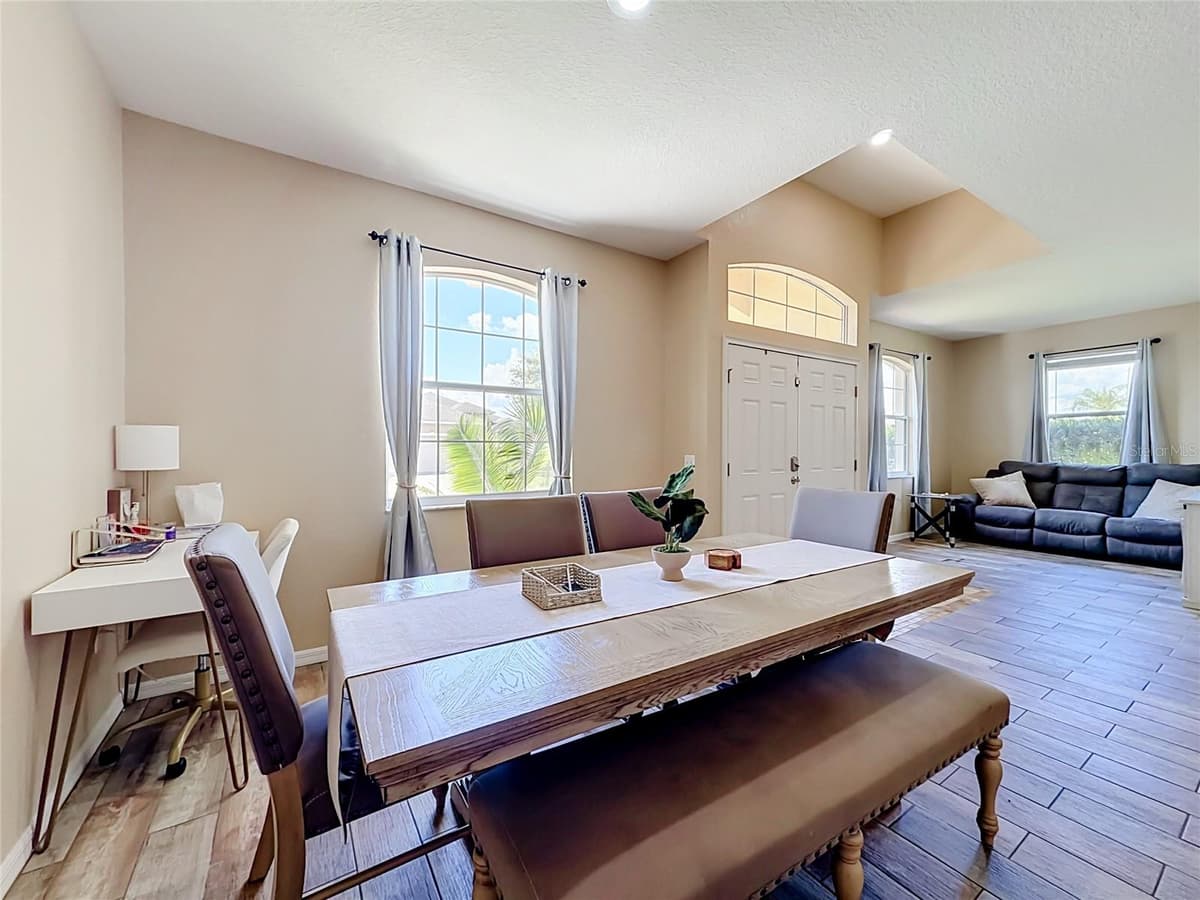 8230 WOODVINE CIRCLE — photo 12 of 55