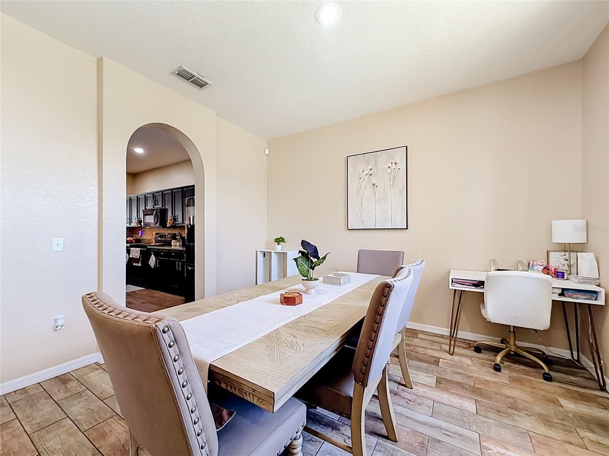 8230 WOODVINE CIRCLE — photo 11 of 55