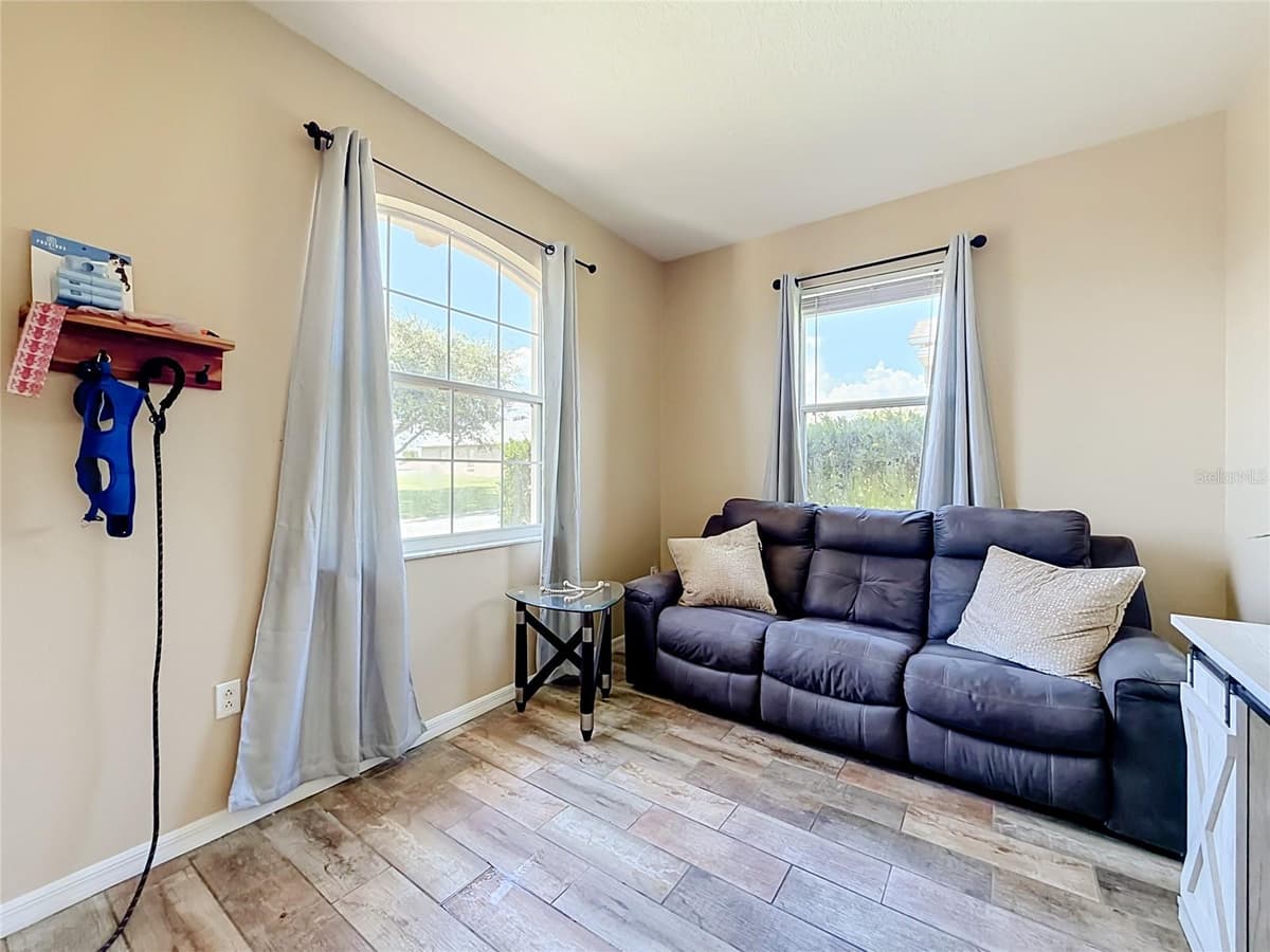 8230 WOODVINE CIRCLE — photo 7 of 55