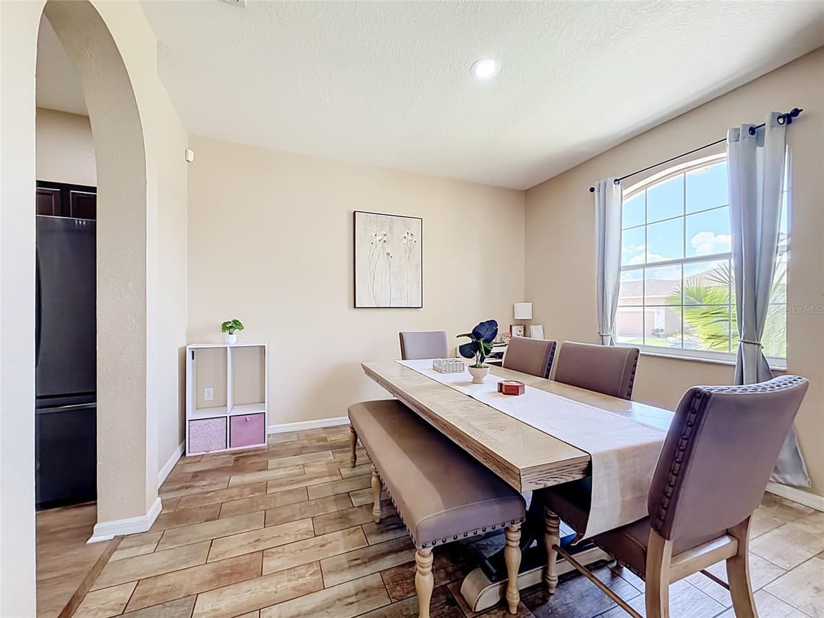 8230 WOODVINE CIRCLE — photo 10 of 55