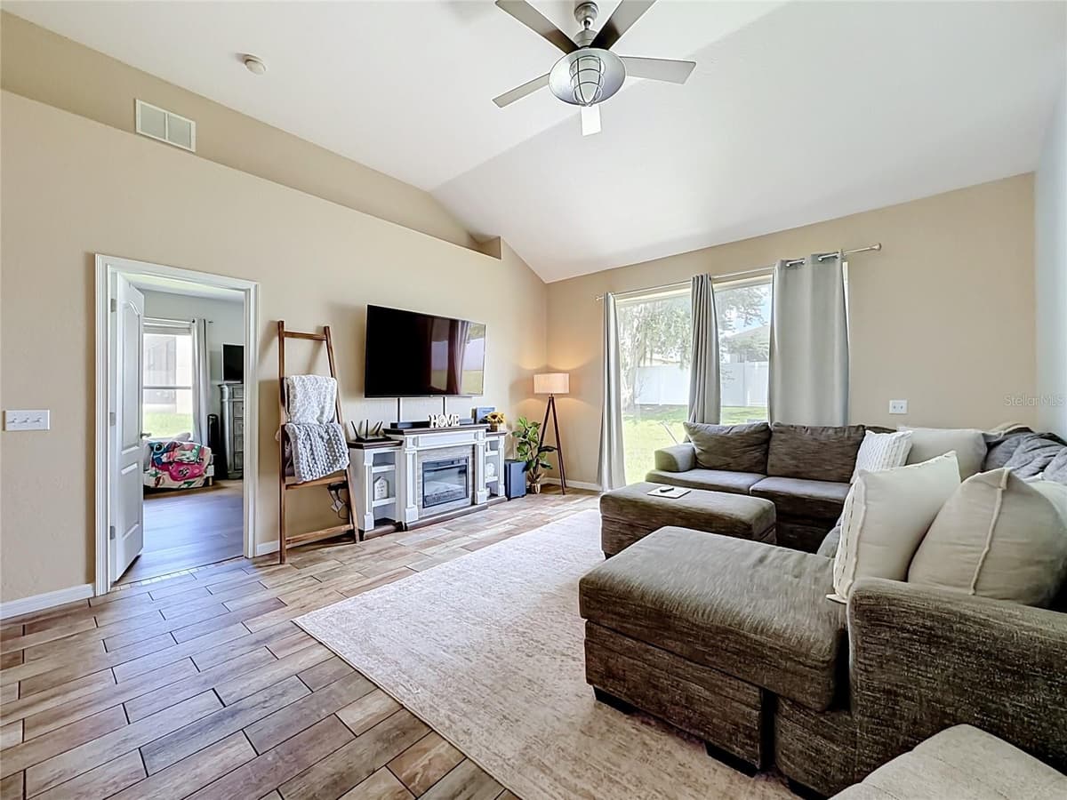 8230 WOODVINE CIRCLE — photo 21 of 55