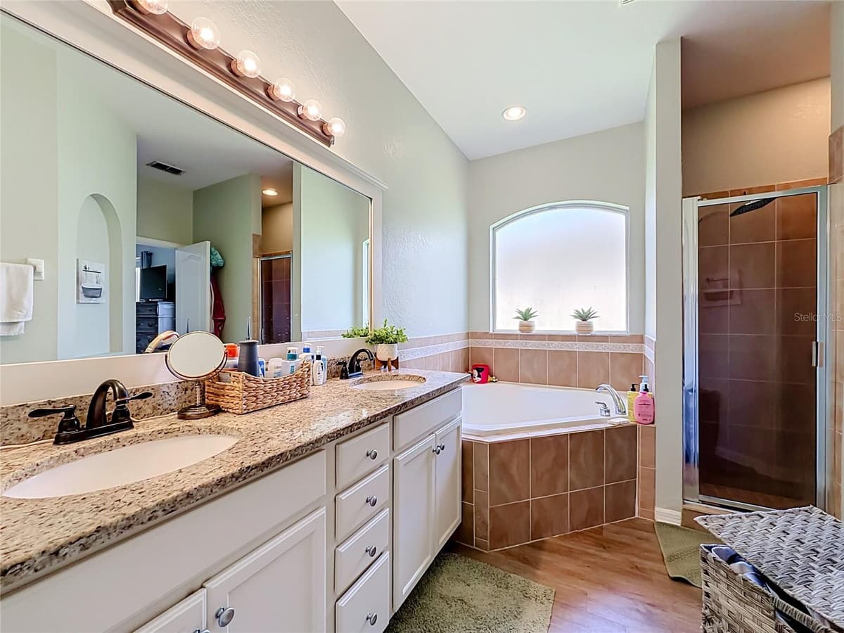 8230 WOODVINE CIRCLE — photo 38 of 55