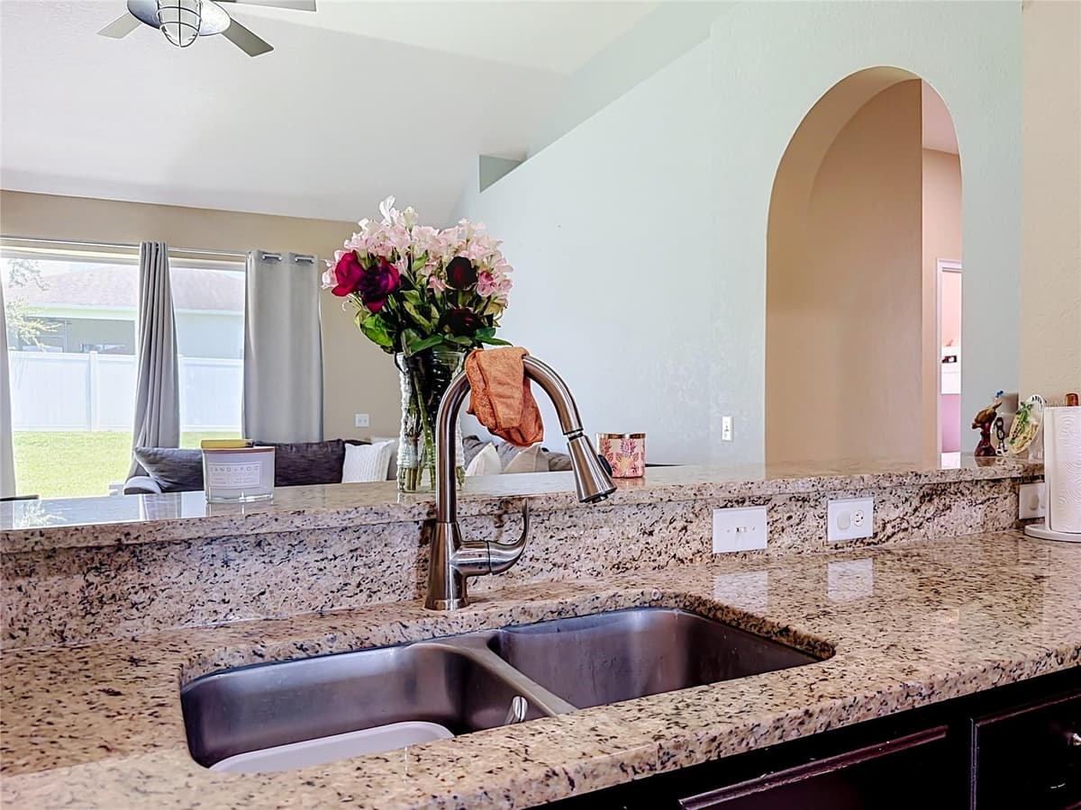 8230 WOODVINE CIRCLE — photo 19 of 55