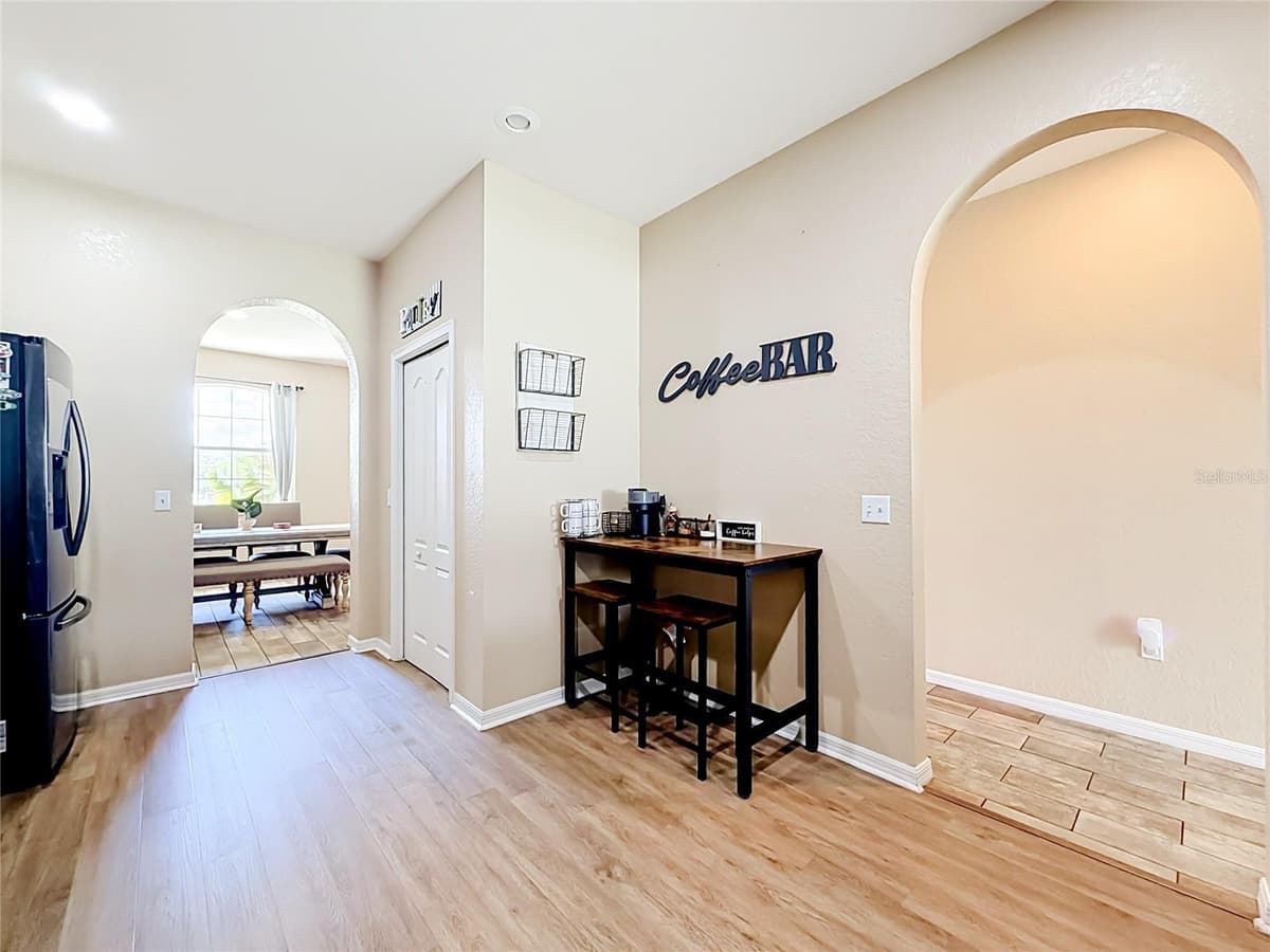 8230 WOODVINE CIRCLE — photo 15 of 55