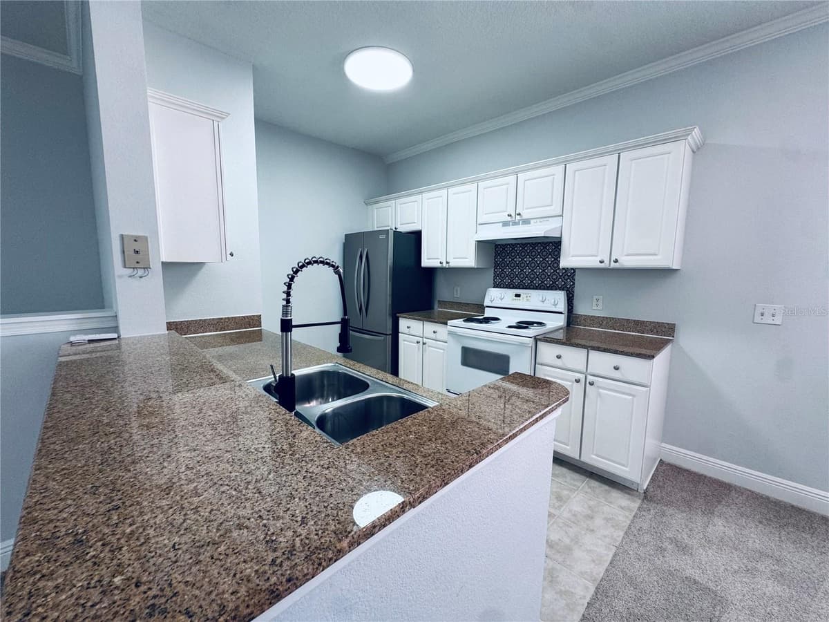 233 SOUTHERN PECAN CIRCLE — photo 13 of 42