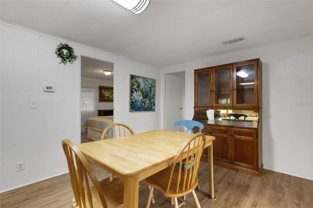 1610 REYNOLDS ROAD — photo 15 of 39