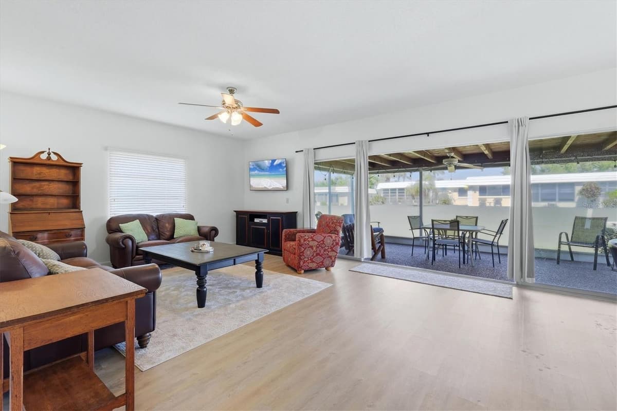 5887 TIDEWOOD AVENUE — photo 4 of 33