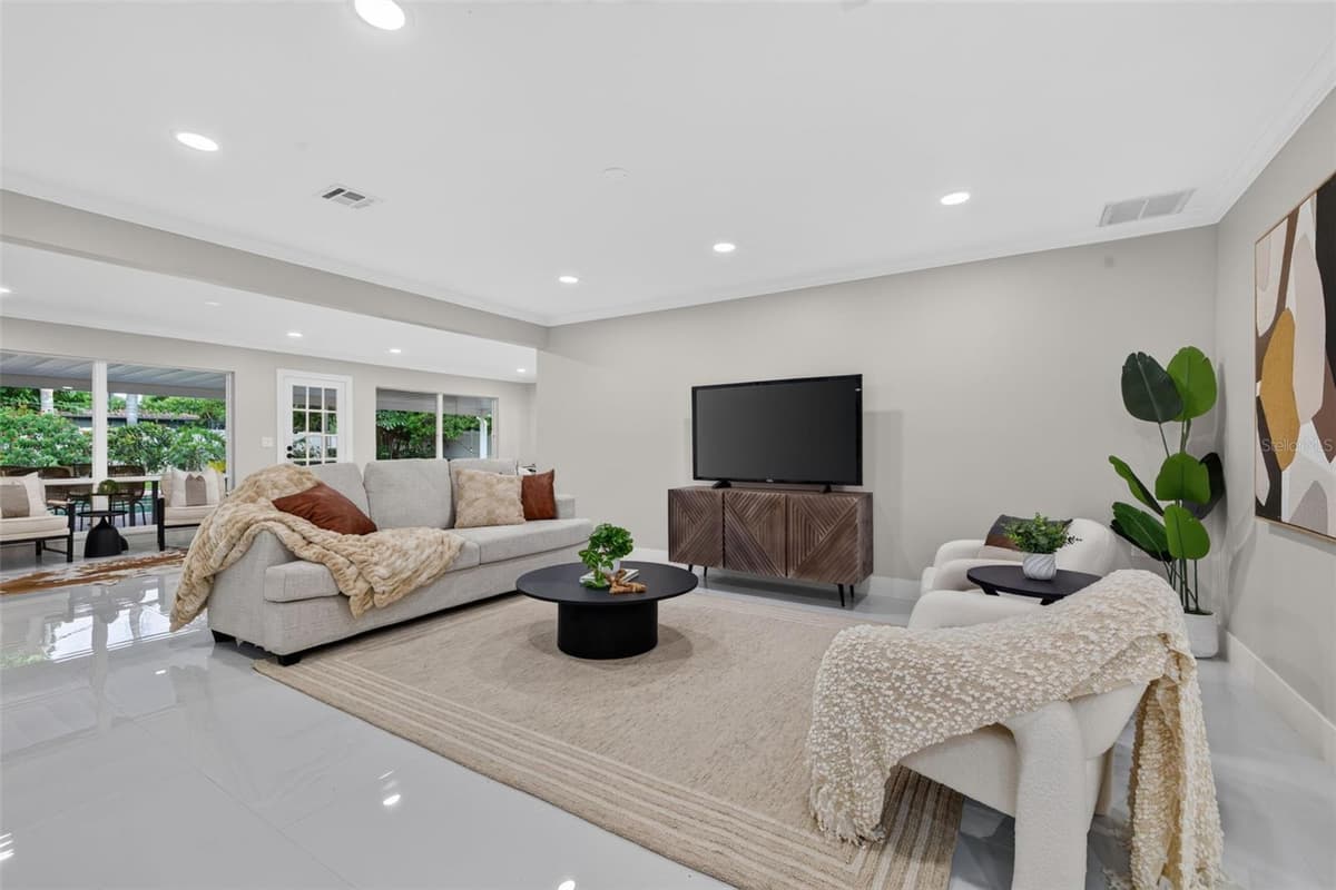 219 MIRAMAR BOULEVARD — photo 14 of 47