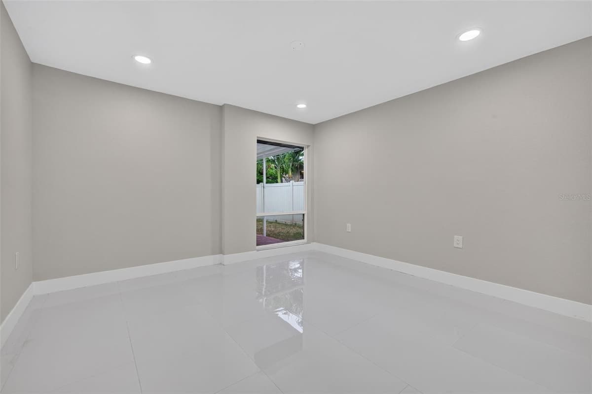 219 MIRAMAR BOULEVARD — photo 31 of 47