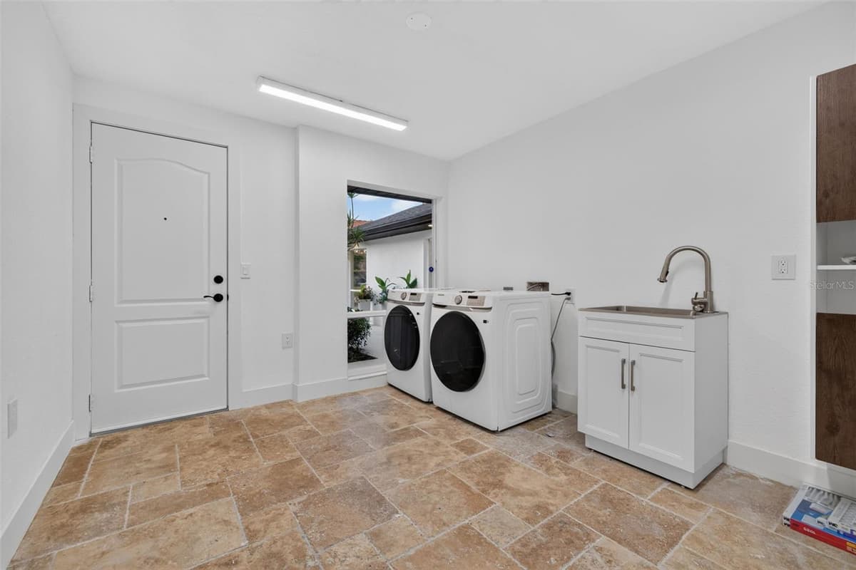 219 MIRAMAR BOULEVARD — photo 28 of 47