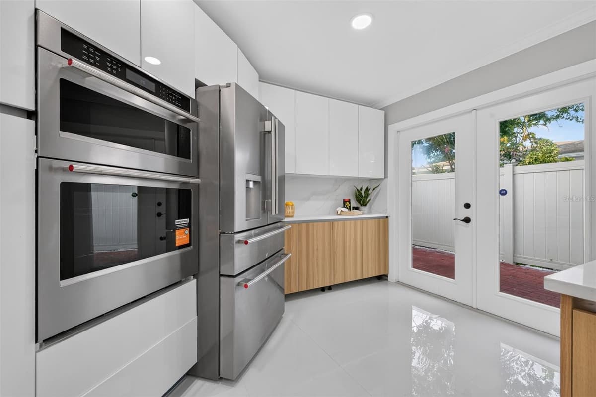 219 MIRAMAR BOULEVARD — photo 12 of 47