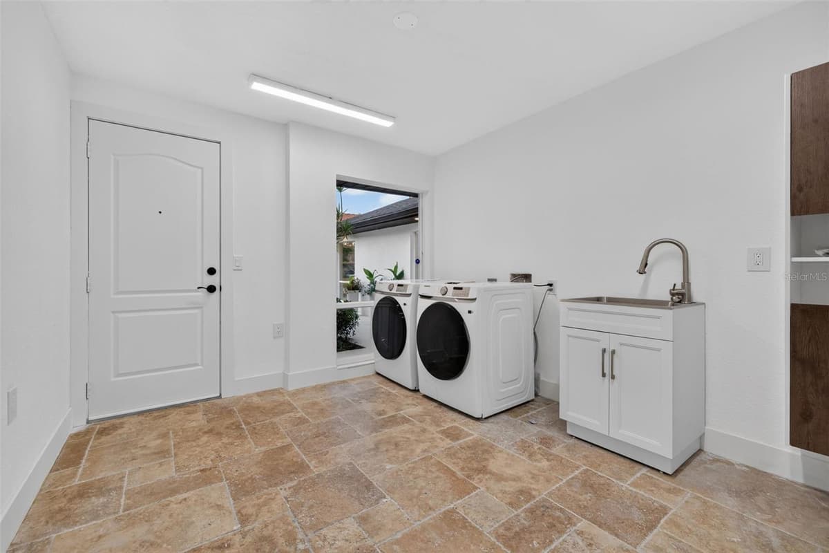 219 MIRAMAR BOULEVARD — photo 37 of 47