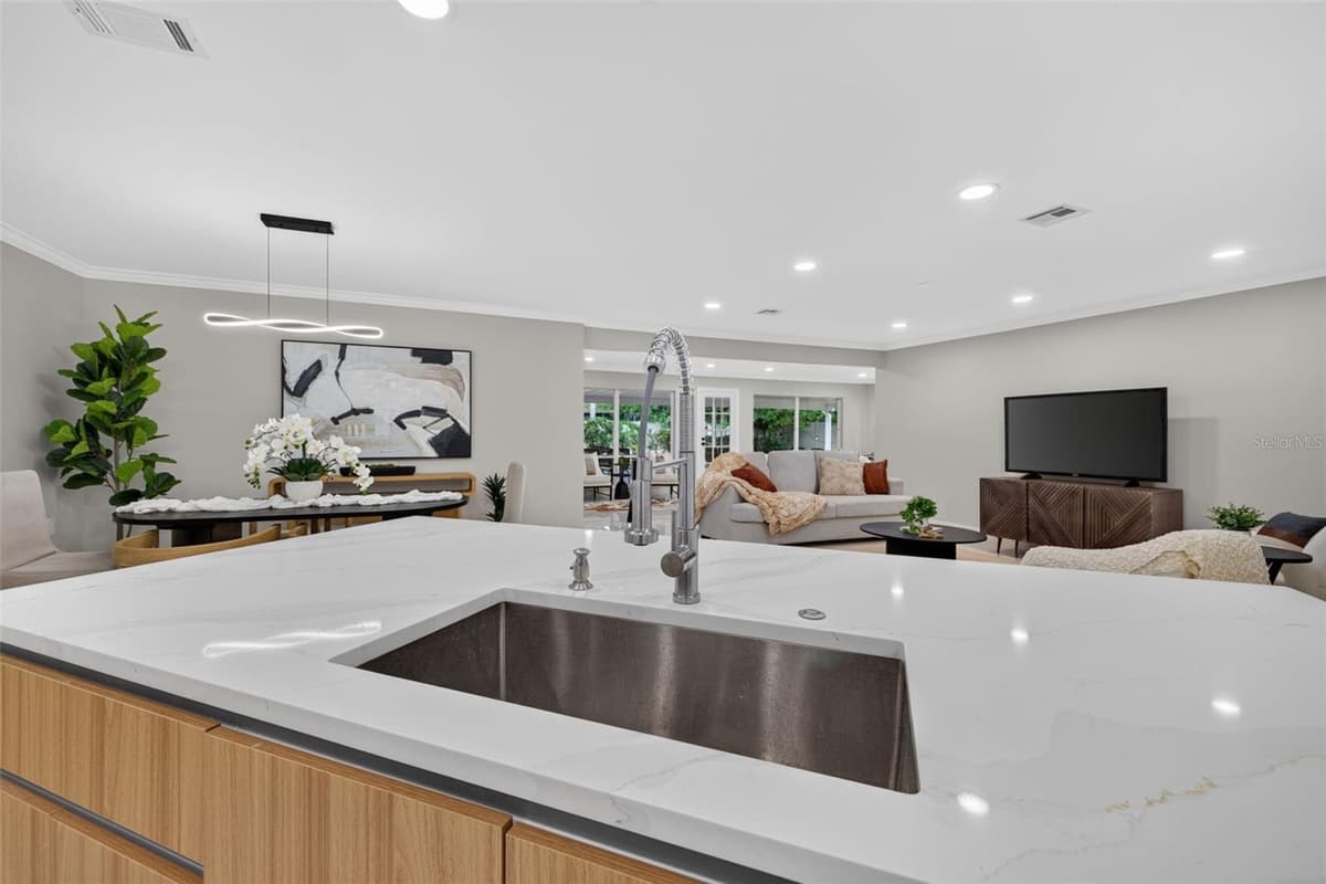 219 MIRAMAR BOULEVARD — photo 11 of 47