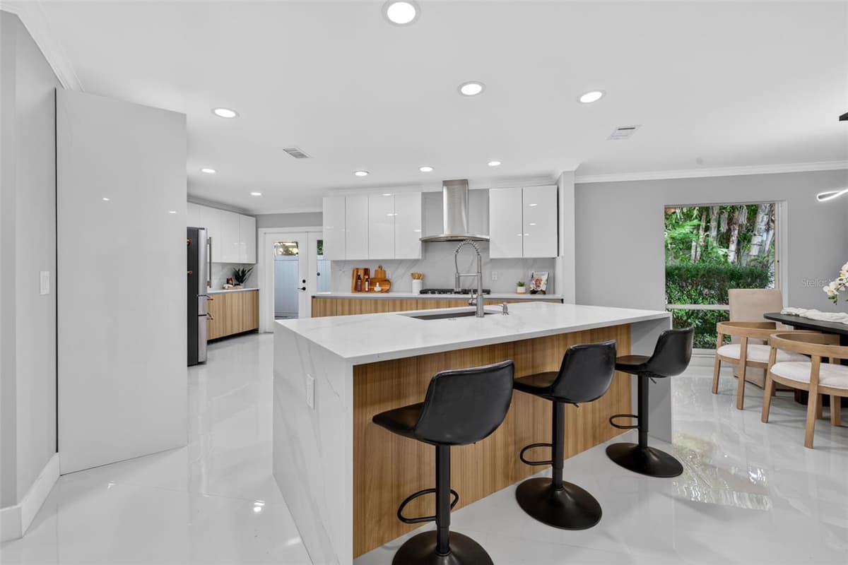 219 MIRAMAR BOULEVARD — photo 5 of 47