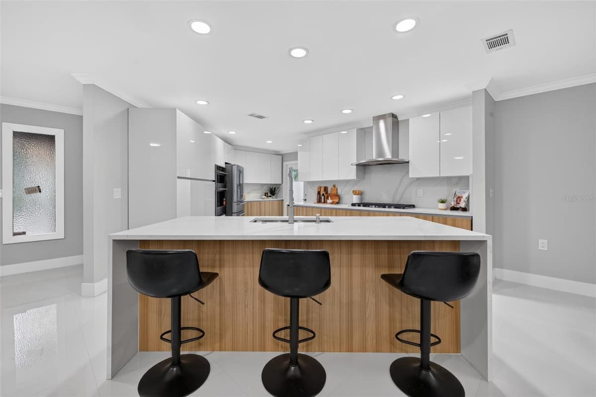 219 MIRAMAR BOULEVARD — photo 7 of 47