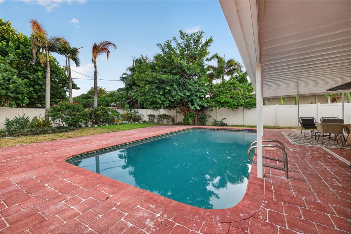 219 MIRAMAR BOULEVARD — photo 43 of 47