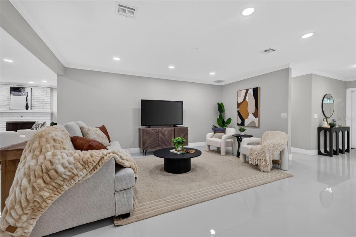 219 MIRAMAR BOULEVARD — photo 15 of 47