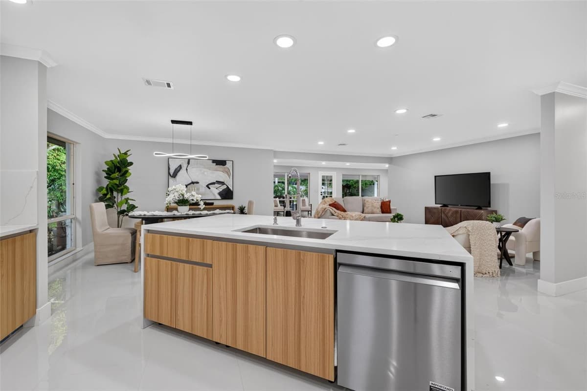 219 MIRAMAR BOULEVARD — photo 10 of 47