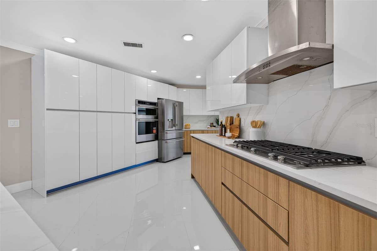 219 MIRAMAR BOULEVARD — photo 8 of 47