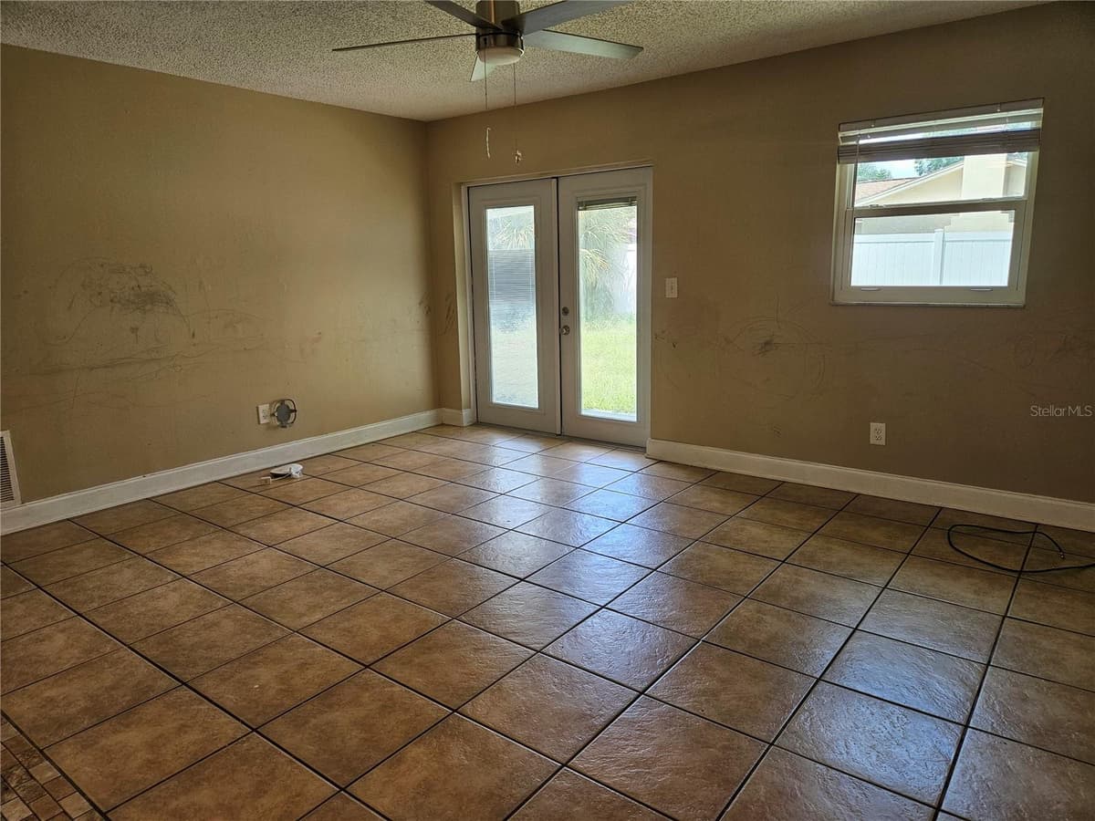 6092 BURCH STREET — photo 4 of 17