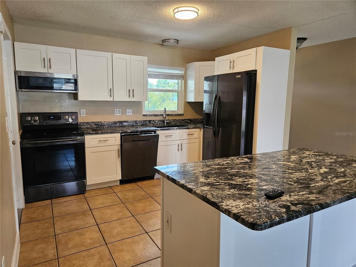 6092 BURCH STREET — photo 5 of 17