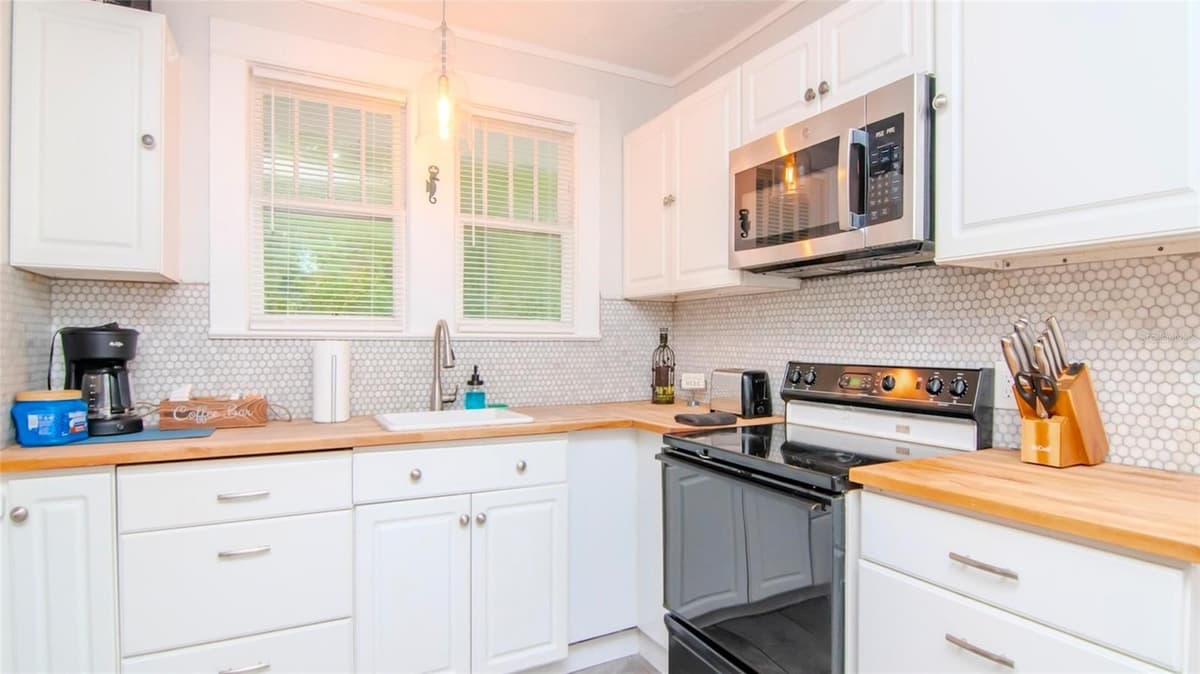 1466 LAURA STREET — photo 12 of 40