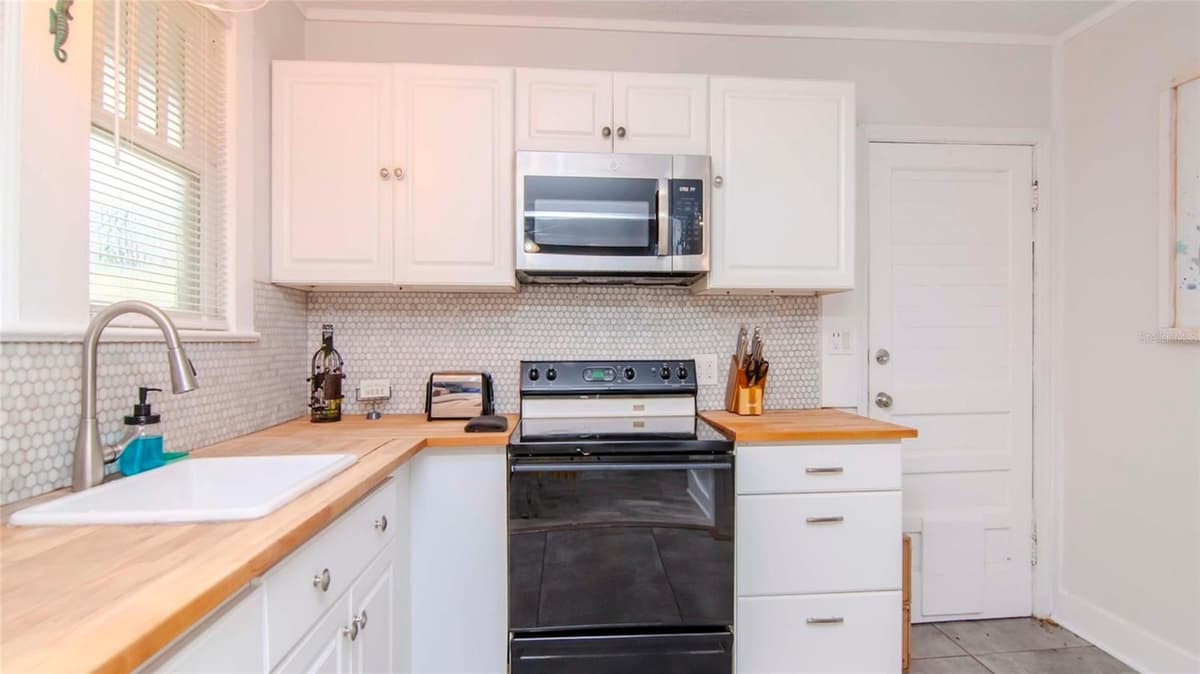 1466 LAURA STREET — photo 11 of 40