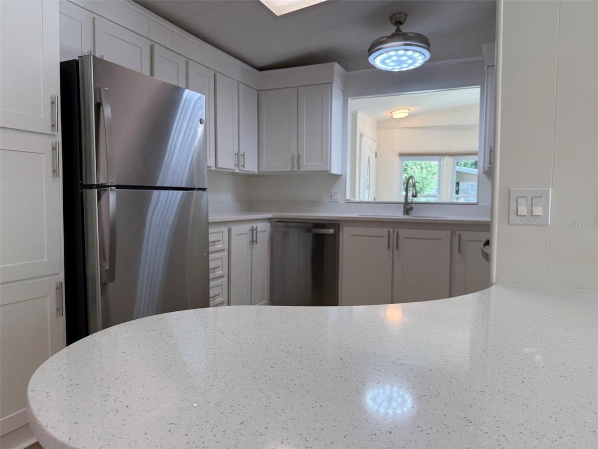 130 CLUBVIEW DRIVE — photo 3 of 27