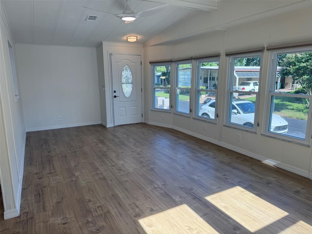 130 CLUBVIEW DRIVE — photo 10 of 27