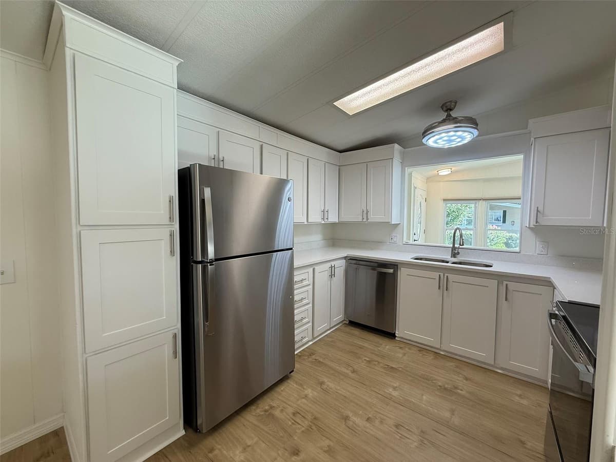 130 CLUBVIEW DRIVE — photo 5 of 27
