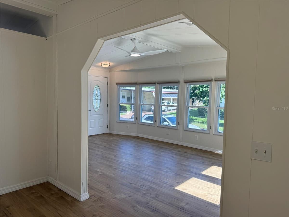 130 CLUBVIEW DRIVE — photo 9 of 27