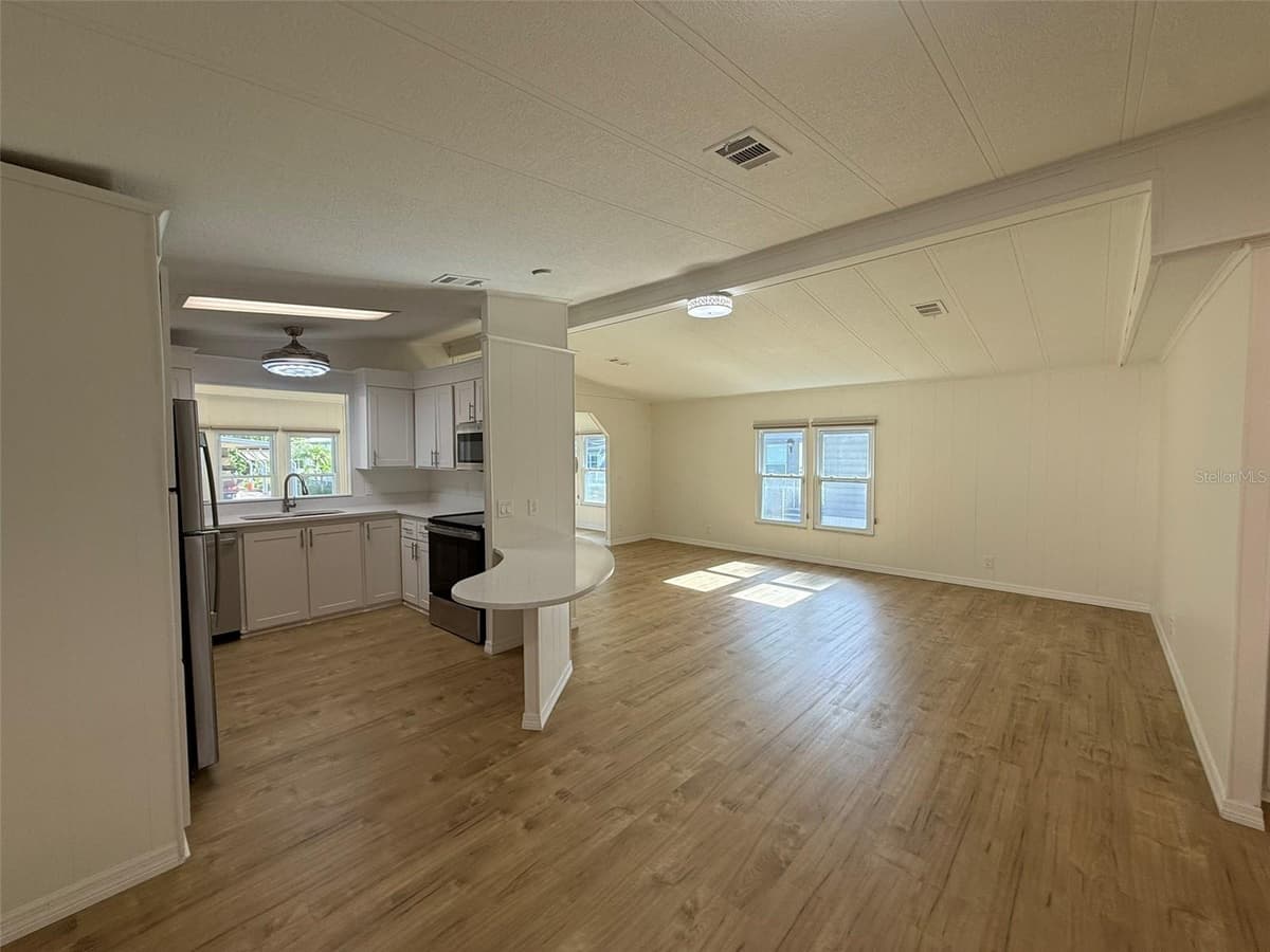 130 CLUBVIEW DRIVE — photo 7 of 27