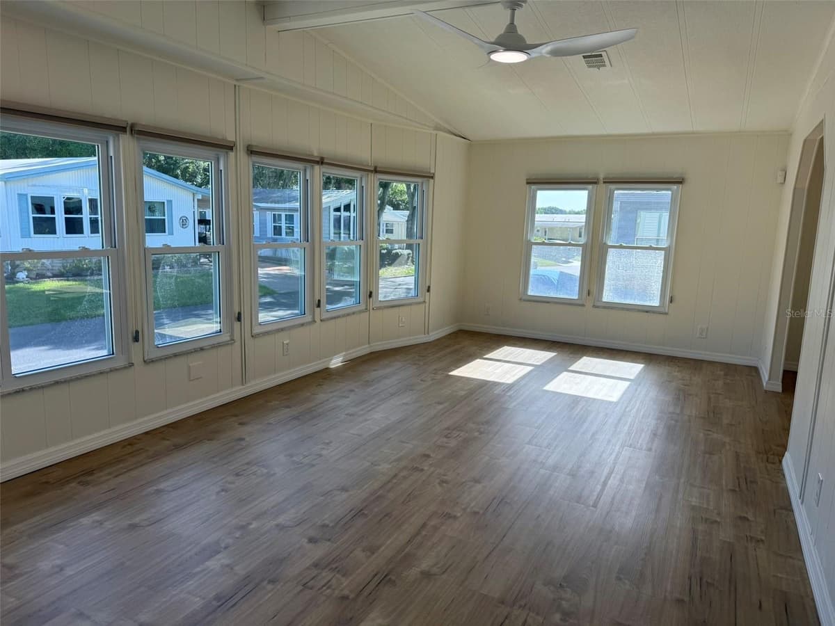 130 CLUBVIEW DRIVE — photo 11 of 27