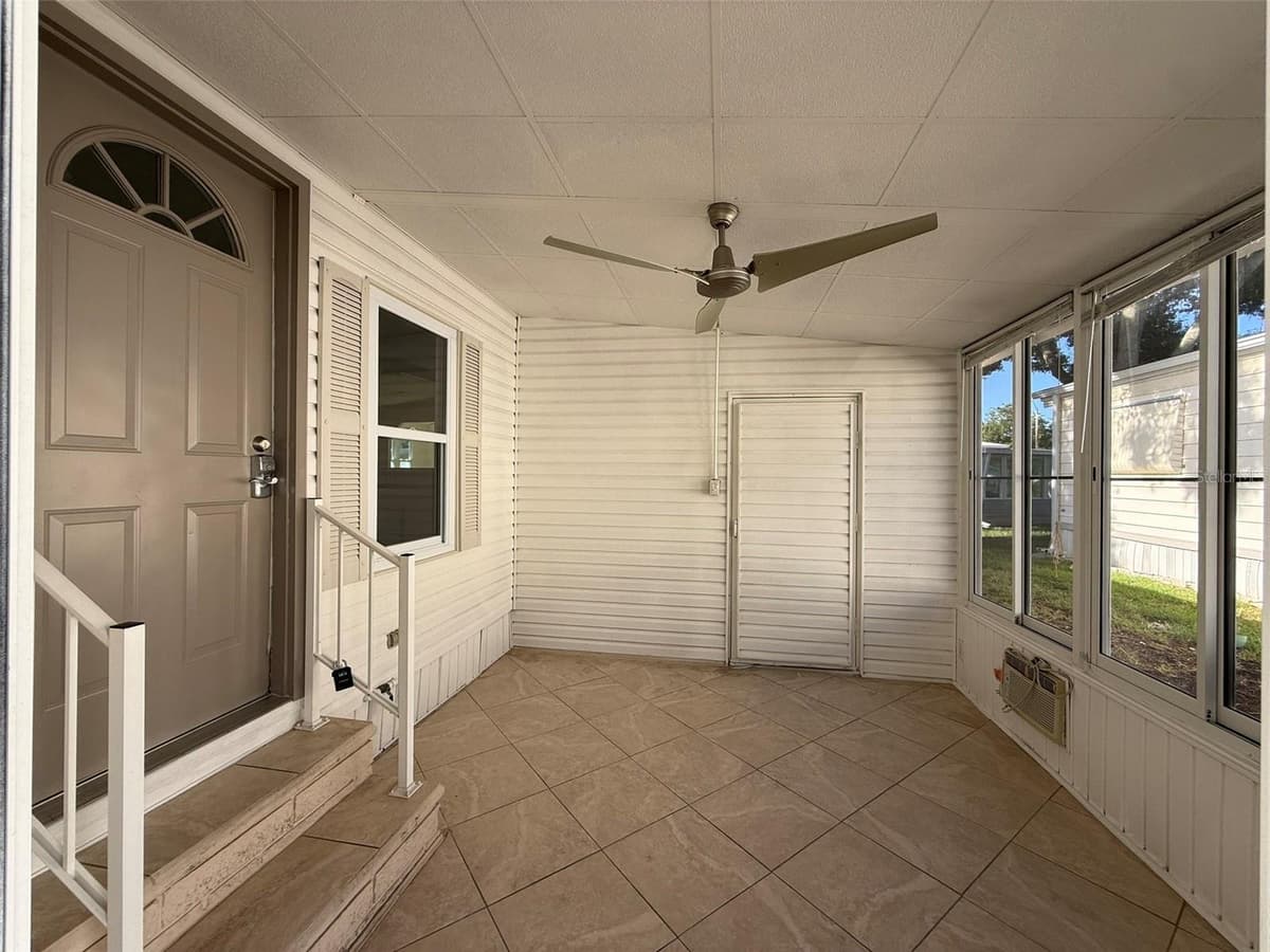 130 CLUBVIEW DRIVE — photo 2 of 27