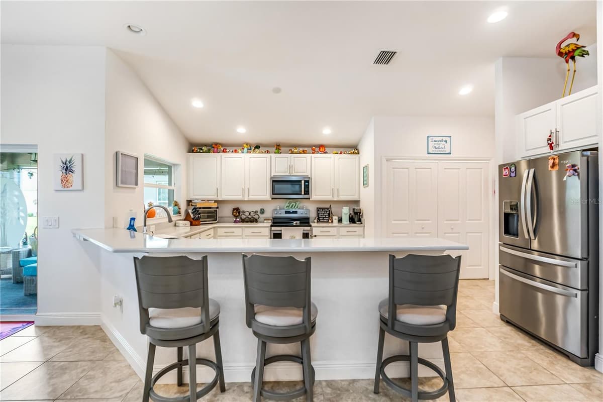 10369 SILVER MAPLE AVENUE — photo 10 of 46